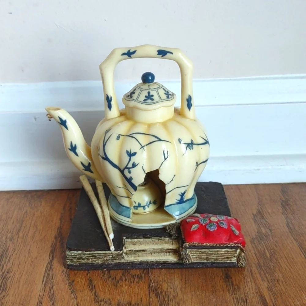 Rafterville Sip-Sum-Broo's Teapot Figurine